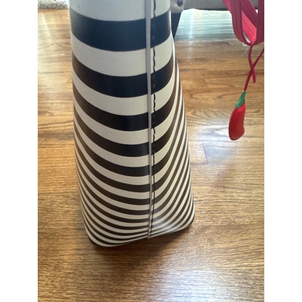 Kate Spade New York
Extra Spicy Chili Pepper Little Len Tote - Picture 8 of 10